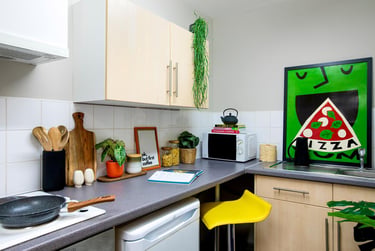 1 bed studio, Newarke Close, City Centre, Leicester, LE27GZ - Image 1